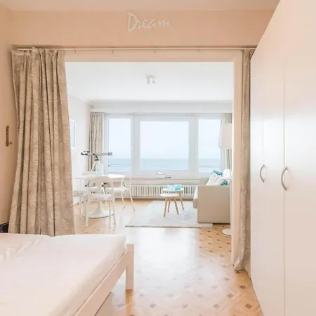 Pretty With Balcony *